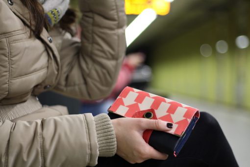 Little Ruby Geldbörse Hansedelli Pfeile Au Maison Korallrot blau U-bahn Portemonnaie nähen Geldbeutel Schnittmuster