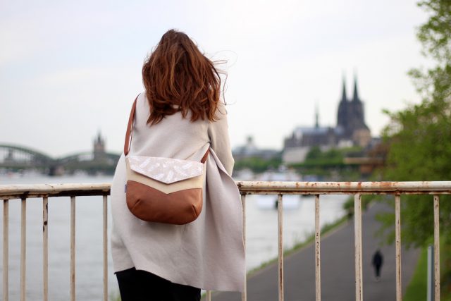 VARA Umhängetasche nähen Hansedelli Schnittmuster Tasche Federn Dom Köln