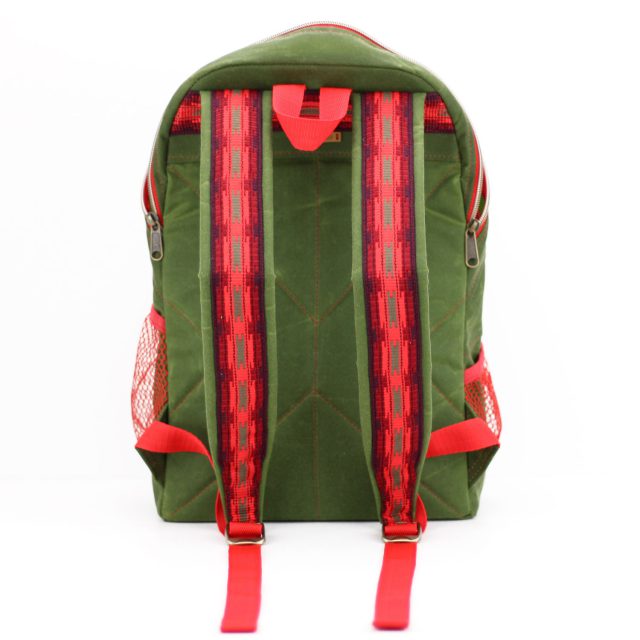 Outdoor Roana Rucksack grün Oilskin nähen rot Ethno Gurtband Hansedelli