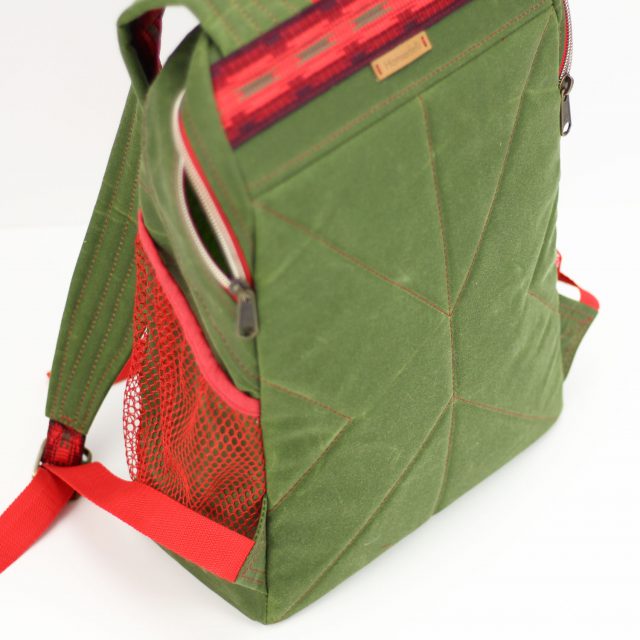 Outdoor Roana Rucksack grün Oilskin nähen rot Reißverschluss metallisiert